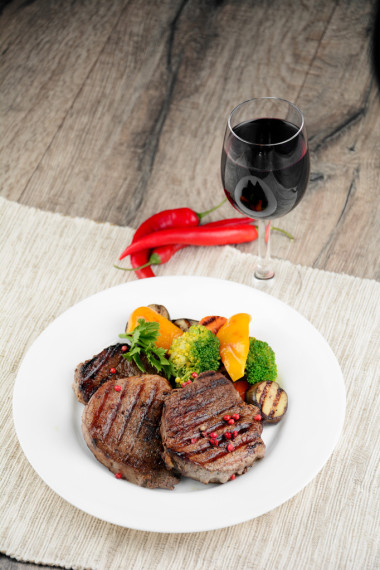 美味的烤的牛肉 steakes