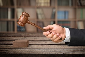 法官，木槌，正义