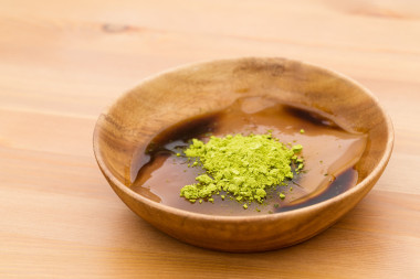 綠茶和黑色糖圖片