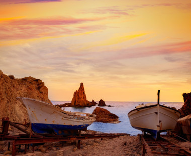 在西班牙阿尔梅里亚 Cabo de Gata las Sirenas 日落
