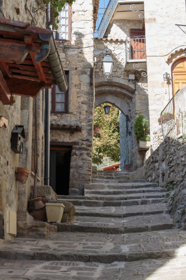 在古老的村莊 Lyuseram，法國街頭