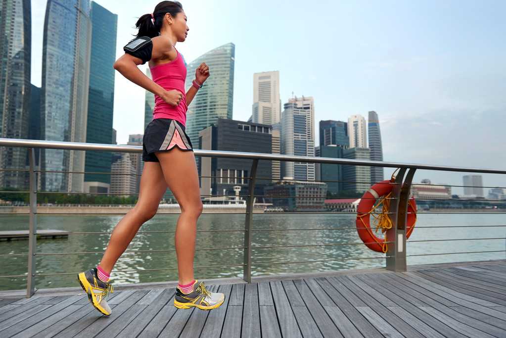 健美女人跑步图片 健美女人跑步图片