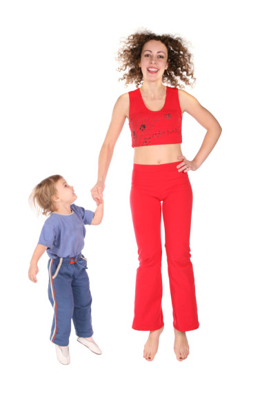 媽媽和女兒跳圖片