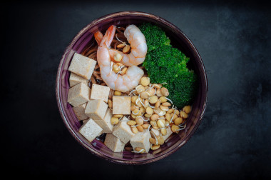 荞麦面与豆腐、 扁豆豆芽、 虾