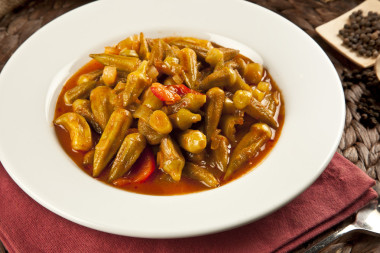 土耳其傳統(tǒng)齋月食品黃秋葵菜概念背景