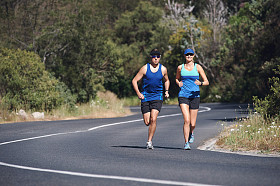 夫妇一起为马拉松训练图片