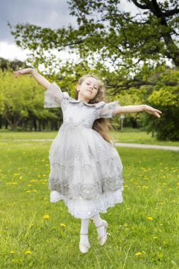 公主也能像仙女一樣飛圖片