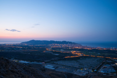 貝尼多姆地平線在黃昏圖片