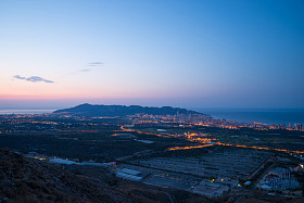 贝尼多姆地平线在黄昏图片