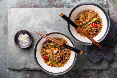 蔬菜和芝麻炒飯