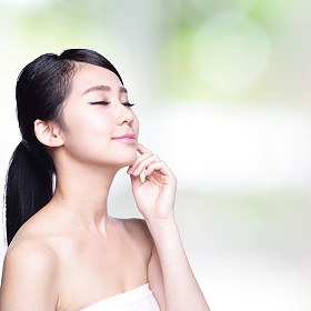 美丽的皮肤护理的女人的脸图片
