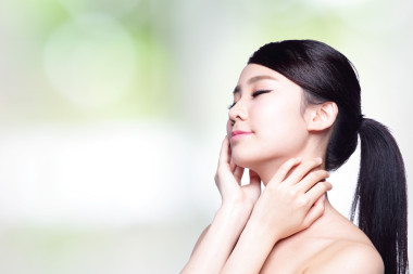 美麗的皮膚護(hù)理的女人的臉圖片