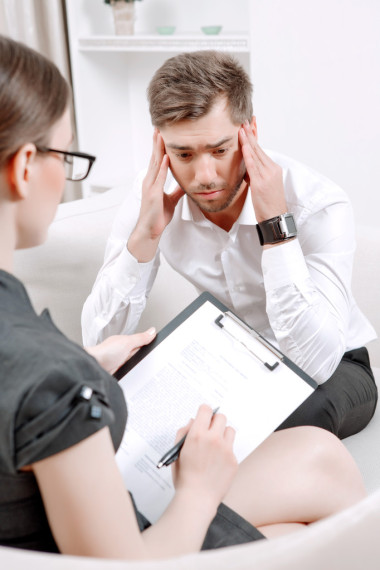 年輕男子與他的心理學(xué)家