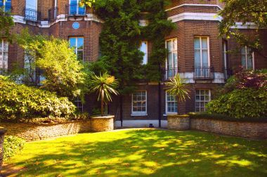 美麗的英語(yǔ)別墅院子里圖片