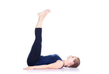 在白色的瑜伽 uttanpadasana