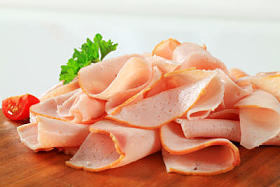 切得薄薄的鸡胸肉