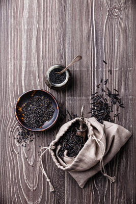 黑色食品原料成分照片