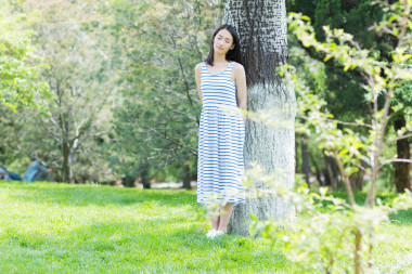 公園里漂亮的女孩