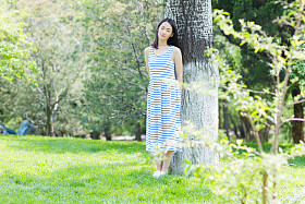 公园里漂亮的女孩