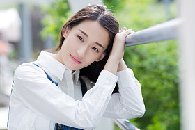 户外少女图片