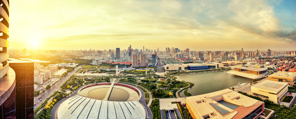 全景的天际线和现代建筑的天津 全景的天际线和现代建筑的天津