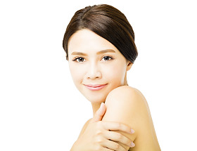 特写美丽亚洲年轻女人面对照片