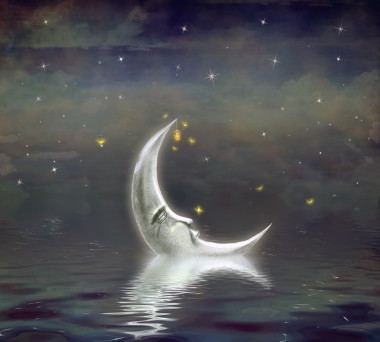 月亮反映在波浪水