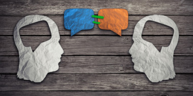 在社交媒体上交流想法