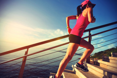 體育運(yùn)行的女人圖片