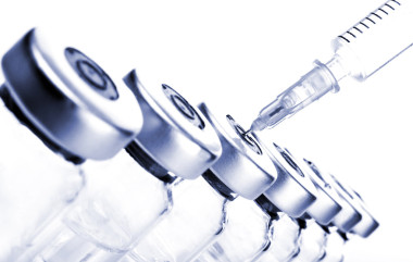 小瓶和注射器照片