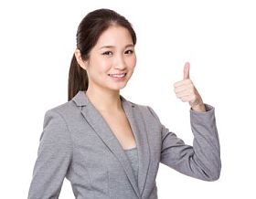 年轻女商人用拇指向上的手势图片