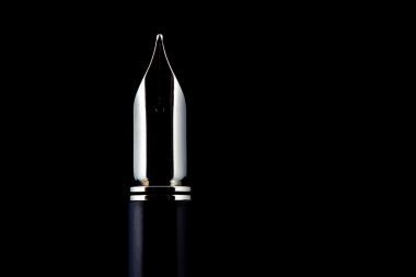 在黑色的鋼筆圖片