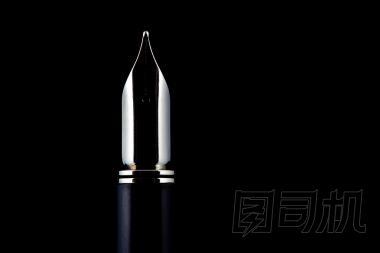 在黑色的鋼筆圖片