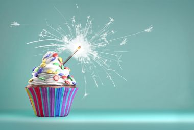 为庆祝活动准备的美味的纸杯蛋糕 为庆祝活动准备的美味的纸杯蛋糕