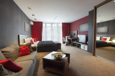 現(xiàn)代沒(méi)有墻壁的公寓內(nèi)部