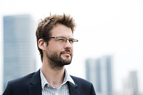 眼镜大胡子的商人