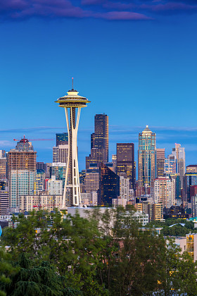 在黄昏时分的西雅图天际线