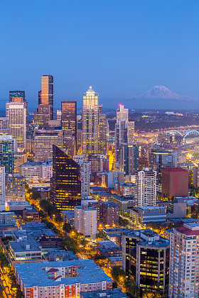 西雅图天际线全景在日落 