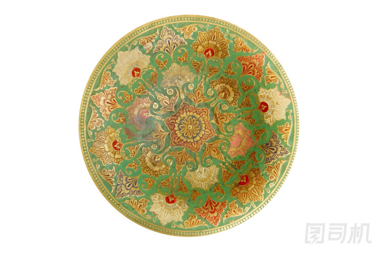 涂上白色隔離的金屬板