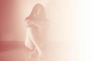 模糊背景缺乏，對人權自由的侵犯。年輕的 l