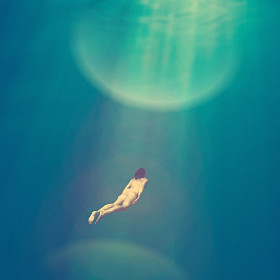 幻想裸女潜水员