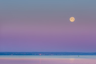 海面减弱。月亮湾