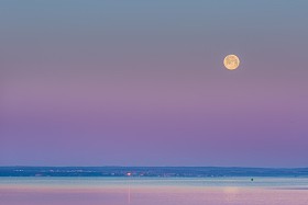 海面减弱。月亮湾
