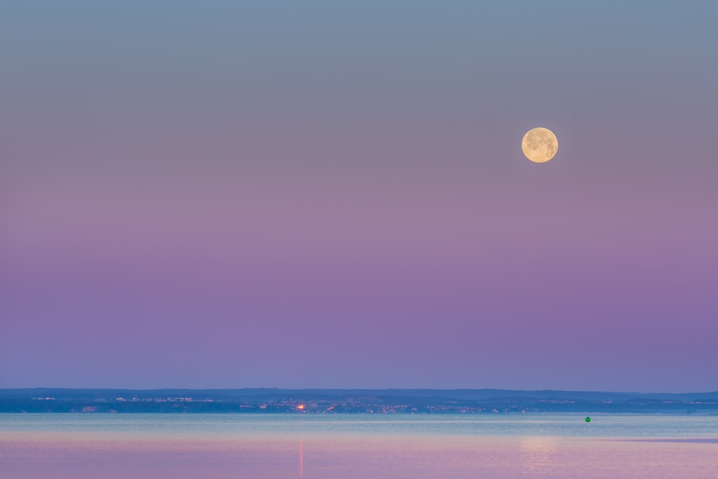 海面减弱。月亮湾