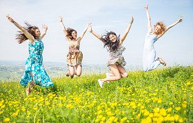 四个女孩跳的性质。关于通风和无忧无虑的概念