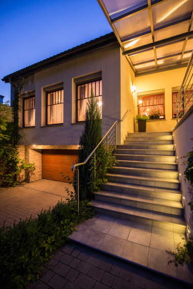 现代的独立式住宅入口图片