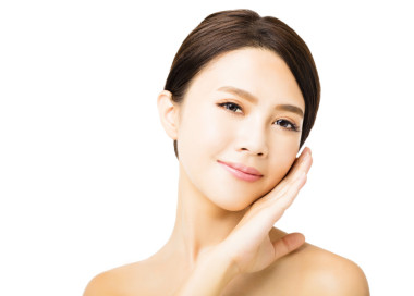 特写年轻貌美的女人脸