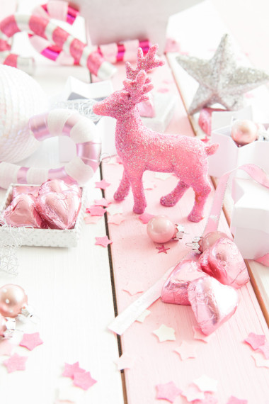 粉紅色的圣誕裝飾品圖片