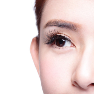 眼睛長(zhǎng)睫毛的女人
