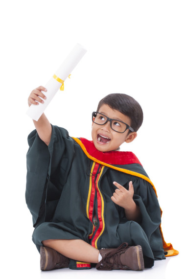 快樂的男孩，在畢業(yè)服.圖片